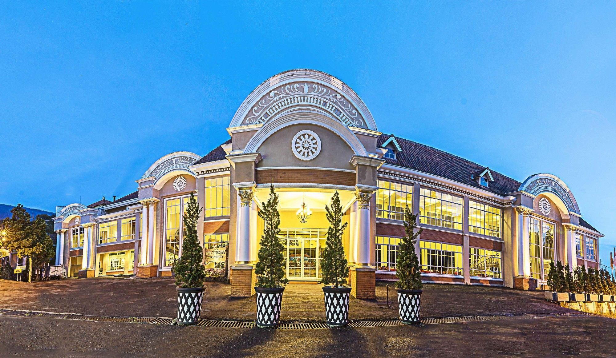 Royal Hotel Tretes Prigen Kültér fotó